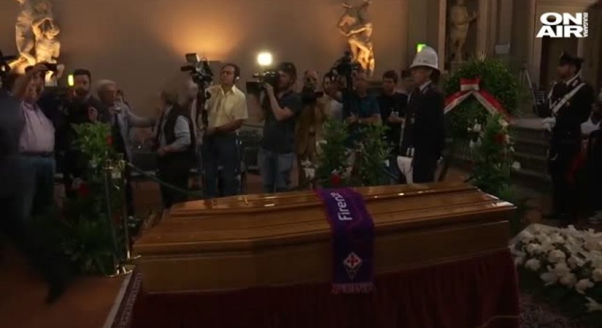 Стотици си взеха последно сбогом с големия италиански режисьор Франко Дзефирели