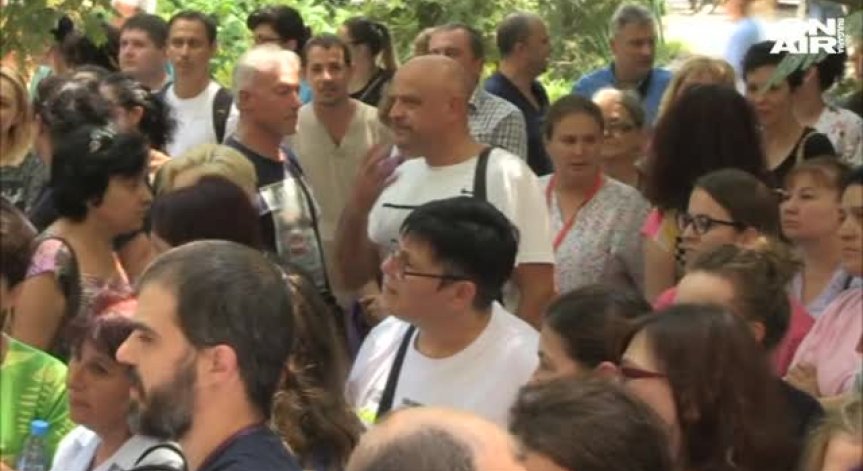 Медици от Русе излязоха на протест заради орязани заплати