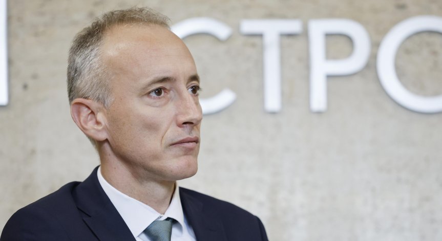 Образователните системи са най-контролираната и най-безопасната среда, каза Вълчев.