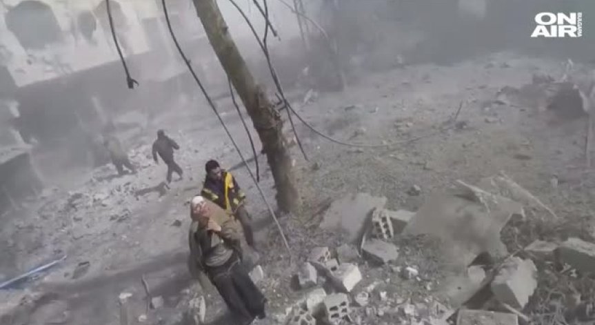 Над 100 цивилни бяха убити при удари на сирийския режим по Източна Гута