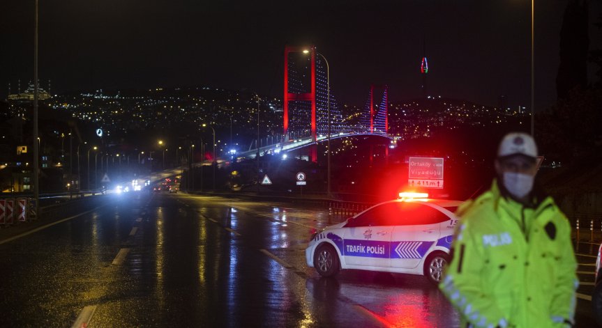 Отново ръст на заразените в Турция, Истанбул под блокада