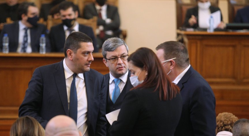 Приеха Бюджет 2022 след 11 часа дебати