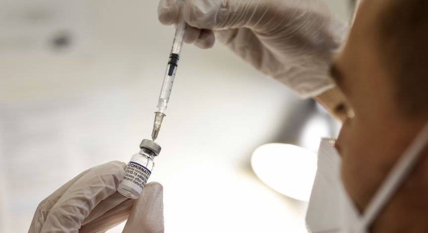 BioNTech създава ваксина срещу Омикрон до 100 дни