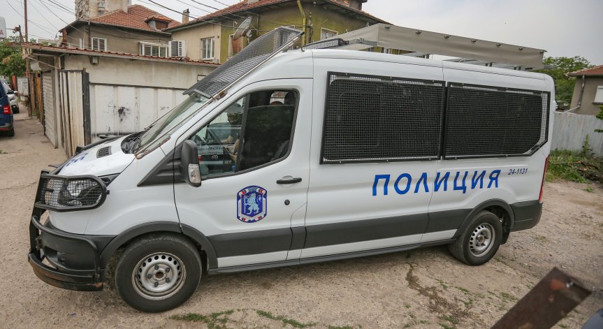 16-годишен и баща му са обвинени за убийството в Гара Елин Пелин