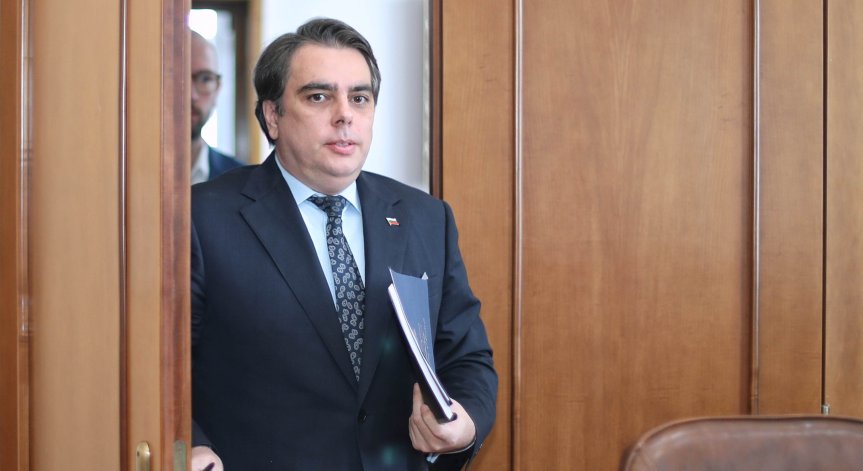 Асен Василев: Към 18 декември данъците са събрани на 98,4%