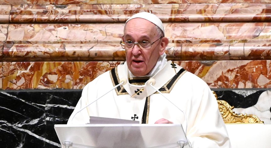 Лекари съветват папа Франциск да се откаже от пицата и тортите