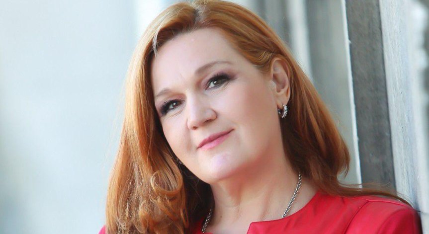 За скръбната вест съобщиха от Софийската опера.