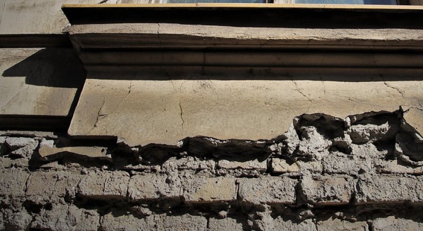 Поредният сигнал в Helpbook за рушаща се фасада в София