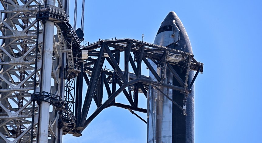 Starship на SpaceX с исторически опит да изведе в Космоса 26 спътника