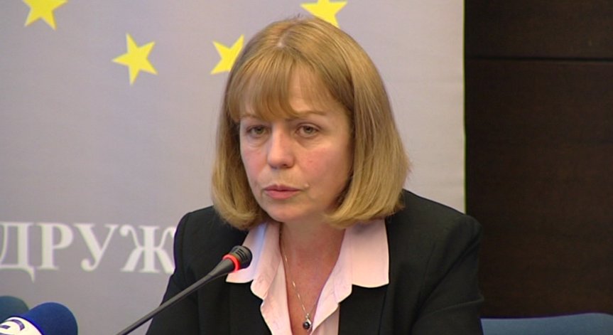 Над 1500 деца от домове за сираци вече са в приемни семейства
