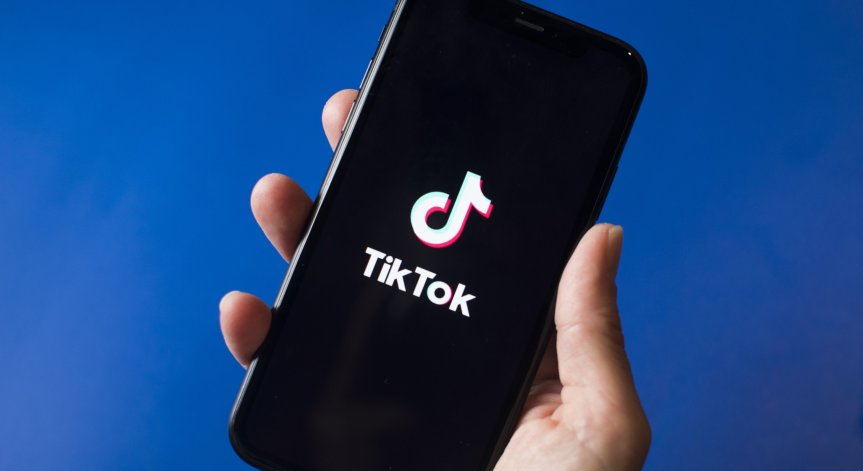 YouTube, TikTok и Snap твърдят, че защитават поверителността на малолетните