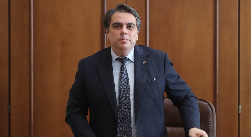 Вчера Асен Василев обяви, че целта е инициативата да е съвместна с ДБ.
