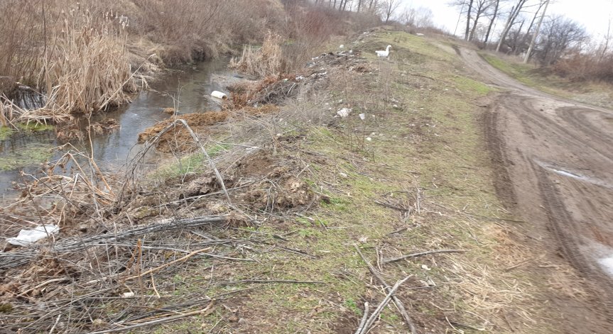 Helpbook сигнал: Замърсяване на речното корито в Костинброд
