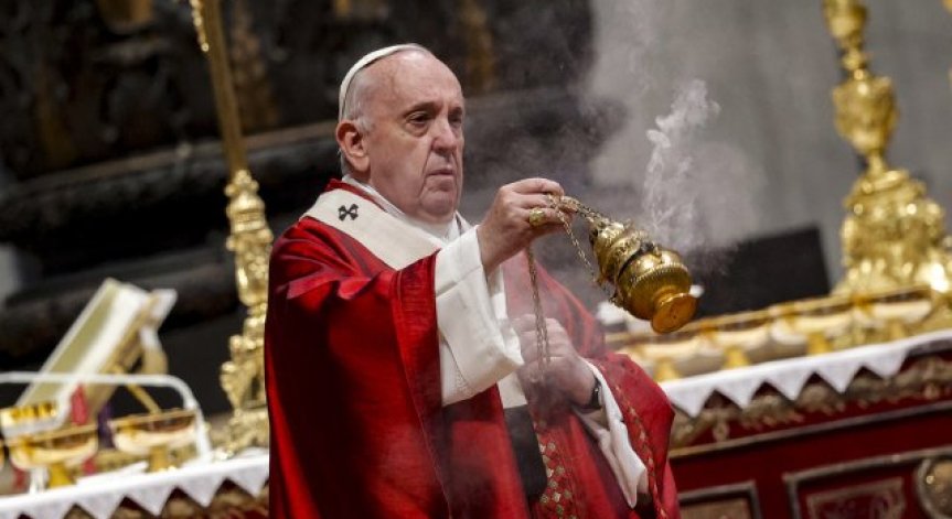 Папа Франциск се появи пред вярващи за първи път след операцията