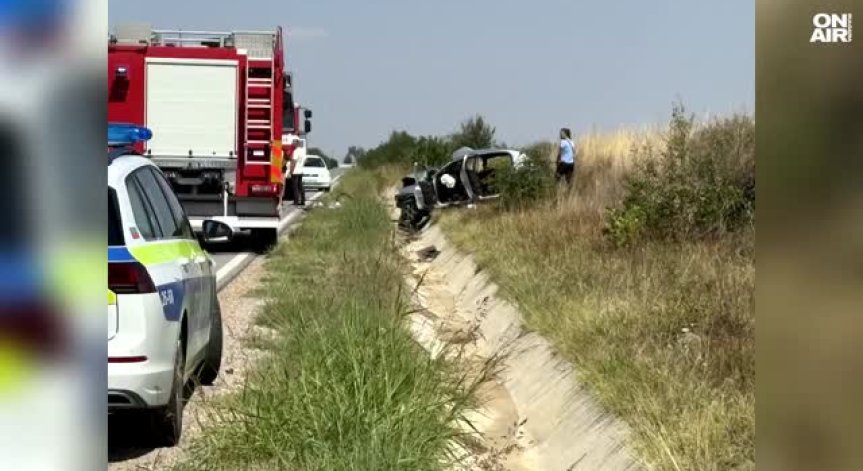 Повече от 50 роднини са се събрали пред болницата в Хасково.