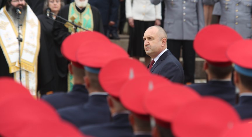 Радев: Важно е да има редовно правителство и парламентът да приеме важните закони