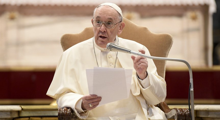 Зеленски покани папа Франциск да посредничи в конфликта между Киев и Москва