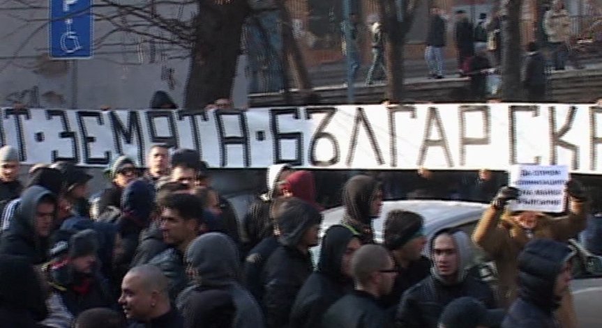 Футболни фенове в Пловдив изригнаха срещу Мюфтийството