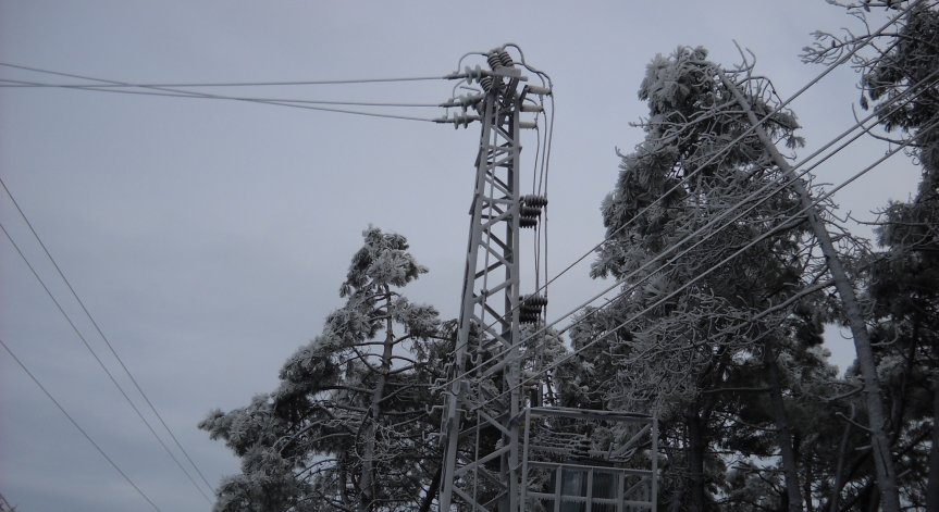 Екипи продължават работапо отстраняване на повредите по мрежата.