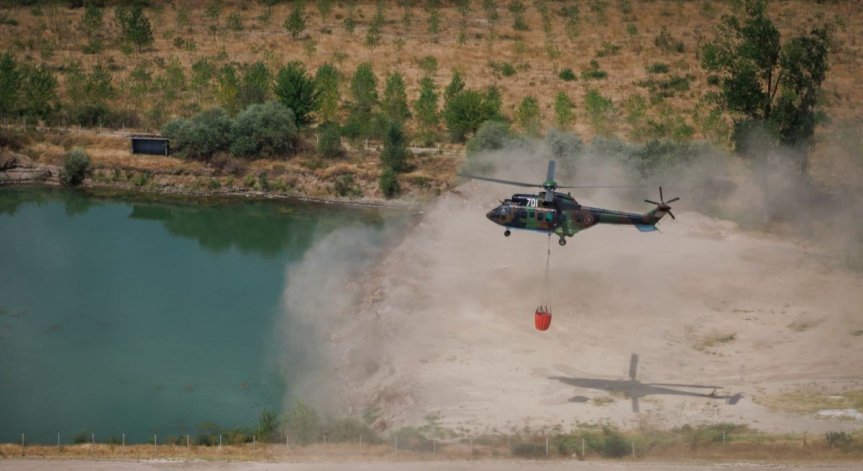 Над 2 млн. литра вода са изсипани над пожара в Пирин, самолети и хеликоптери се борят с огъня