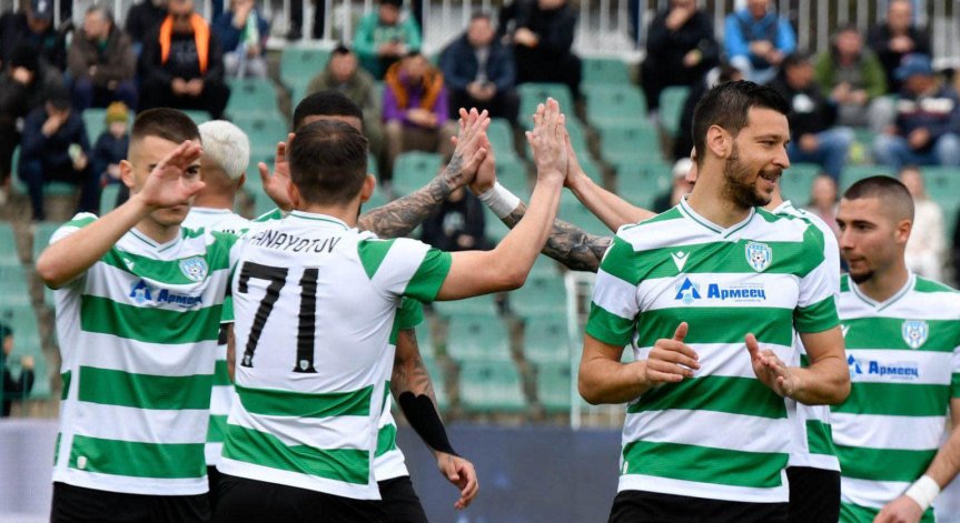 Срещата започна с два часа закъснение.