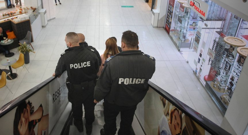 Задържаха 15-годишен младеж за убийството в мол в София