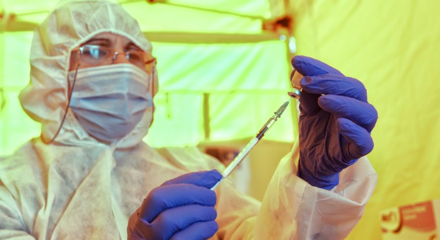 Ковид-19 за денонощието: 30 заразени, 10 ваксинирани и петима хоспитализирани