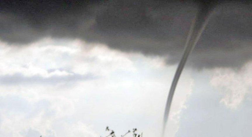 Торнадо и градушка вдигнаха на крак Северозапада