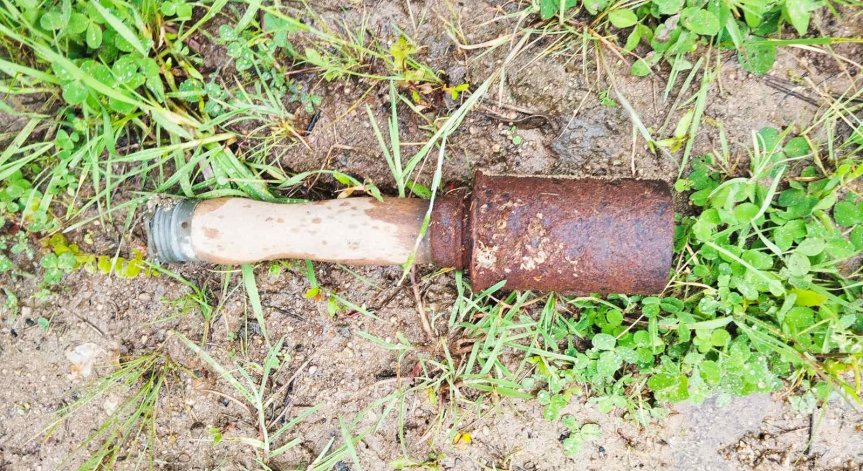 Унищожиха силно корозирала ръчна граната в старозагорско село