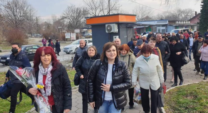 Нинова: Внесохме мораториум върху продажби на общински болници