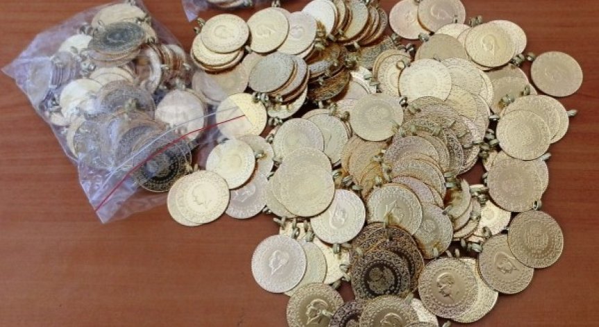 Задържаха над 300 контрабандни златни монети на 