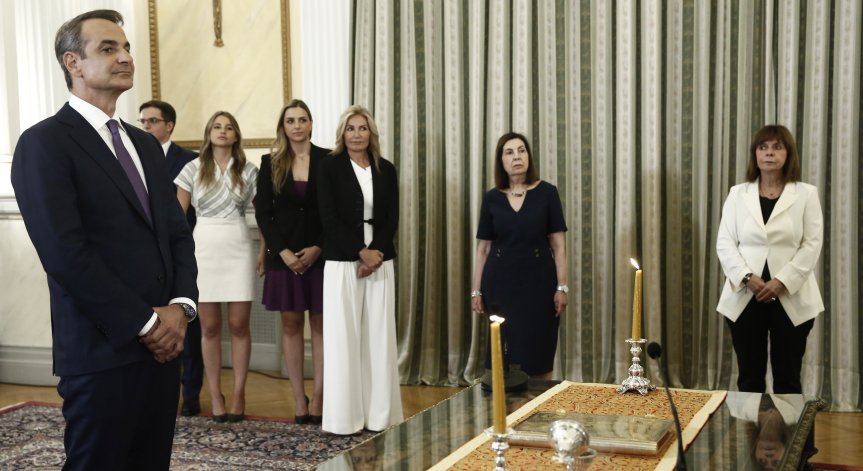 Новият кабинет в Гърция започна работа, министрите планират структурни промени