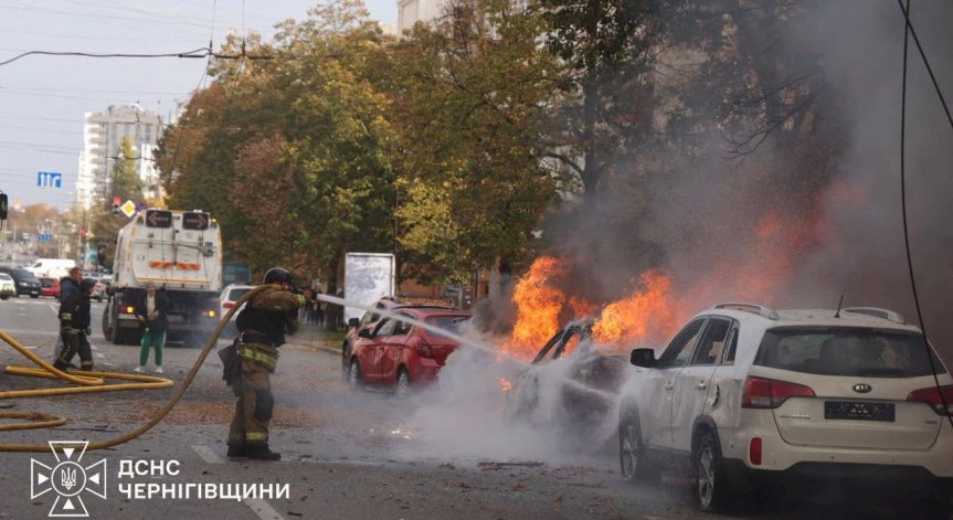 Най-малко 21 души са загинали при руски удари по Днипро и Киев