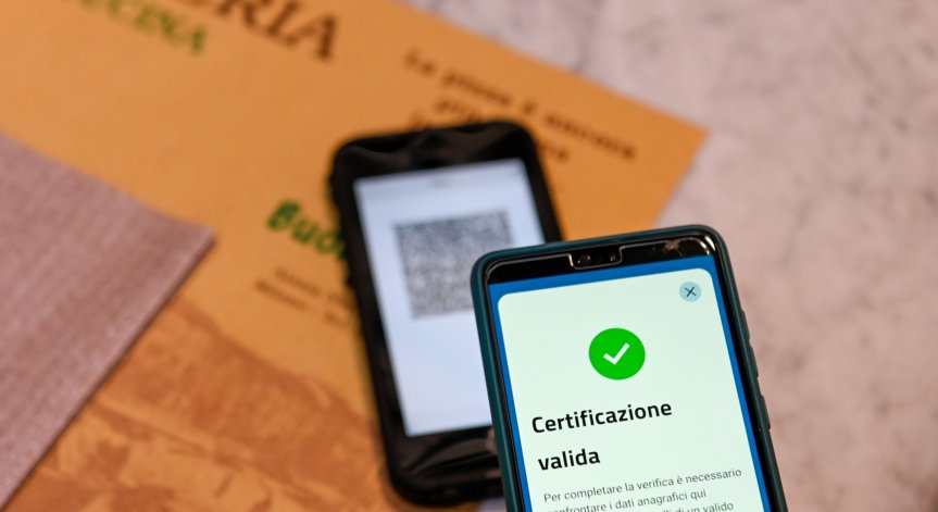 Обмислят безсрочен сертификат за ваксинираните в Италия