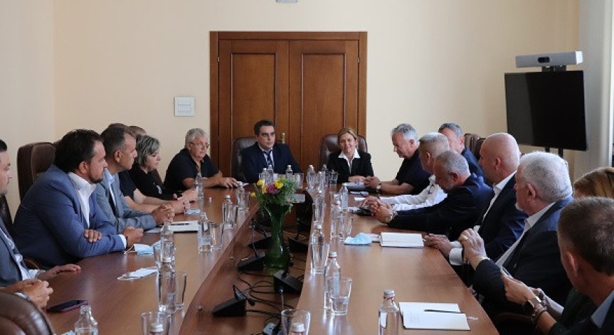 Министър Василев: НС да позволи на АПИ да подпише анекс за разплащанията