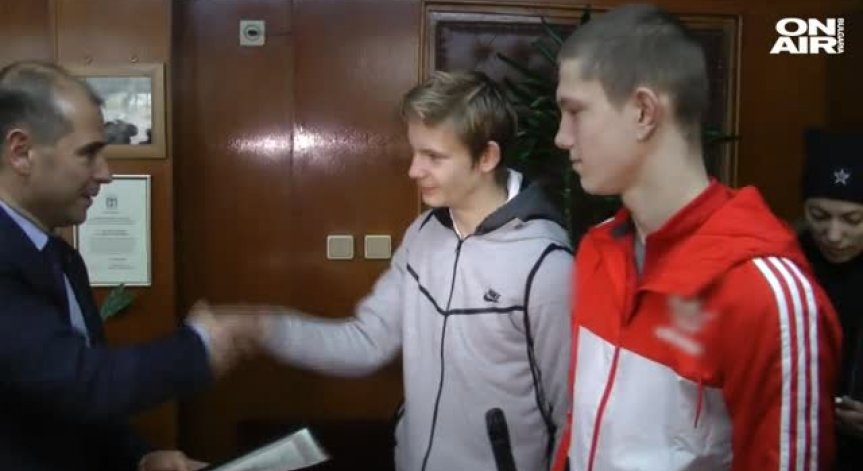 Ученици от Бургас помогнаха на обрана жена