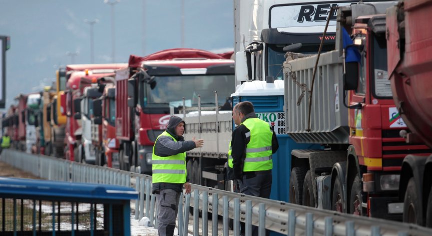 Заработи новият паркинг за ТИР-ове край Узунджово