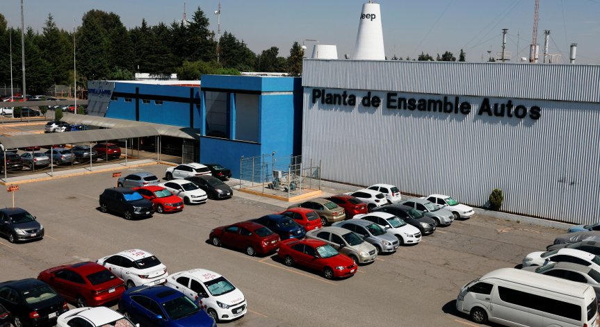 Производителят на автомобили Stellantis е взел решение да спре производството в два мексикански завода.