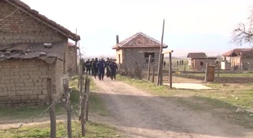 След побоя между ромски фамилии МВР задържа 13 лица при акция в Тъжа и Манолово