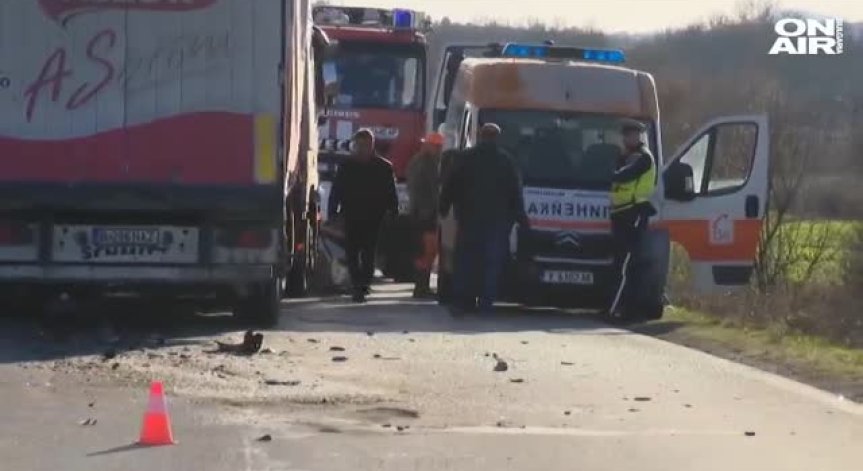Мъж загина при катастрофа на ТИР и кола край Елхово