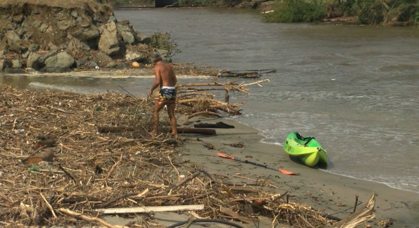 РЗИ-Бургас: В питейната вода има тежки метали, на юг от Китен водата не става за къпане
