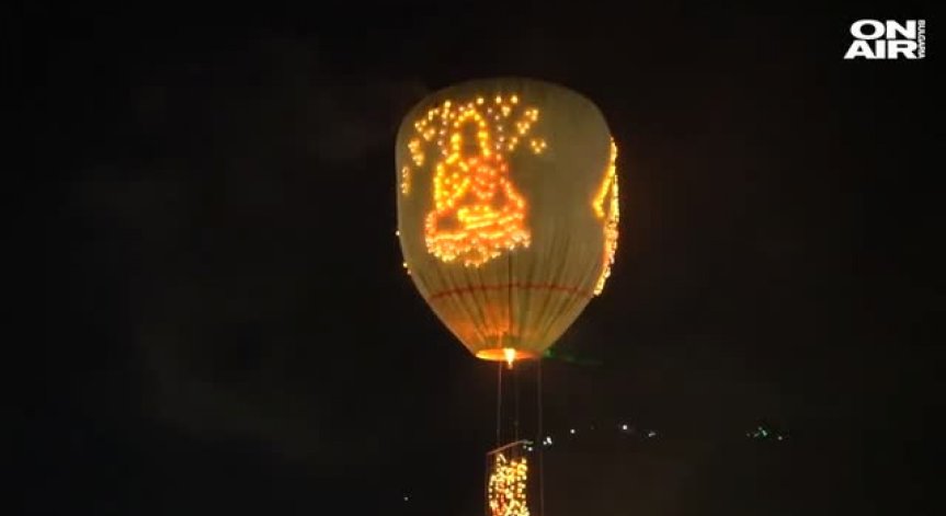 Мианмар: Въздушно шоу с балони и хартиени фенери