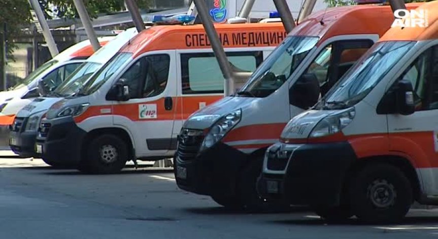 Мъж падна от кола в движение, блъсна го и ремарке!
