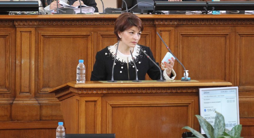Атанасова и Борисов: Новите варвари газят законите, ще бъде зверска лъжа на изборите