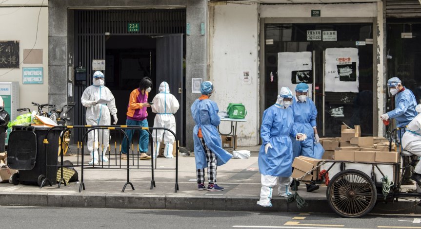 Шанхай възобновява частично работата на обществения транспорт