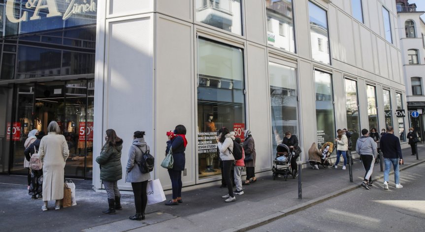 Швейцария облекчава ограниченията срещу Ковид-19