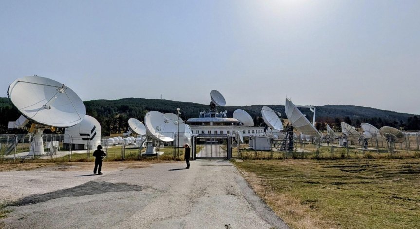 Задържаха двамата заподозрени за палежа на антени на Starlink край София