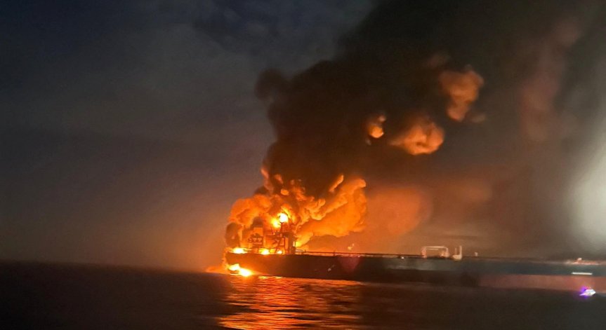 Два танкера горят в Черно море: Риск за здравето на хората и екологична катастрофа