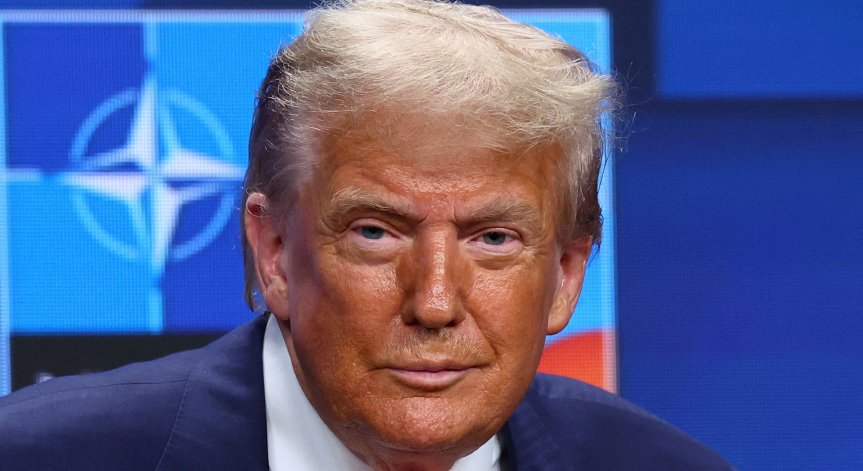 Тръмп заяви, че Китай може да продължи да купува ирански петрол.