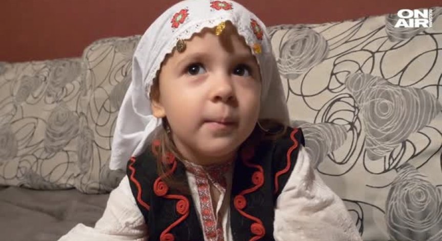 Повод за гордост: Тя е само на три, а вече пее химна на България!